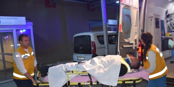 Silivri'de asayiş uygulaması yapan polise minibüs çarptı