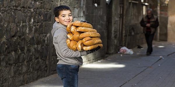 Bir paket sigara 10 ekmeğe bedel