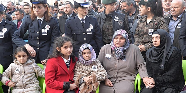 Şehit polis Yamaner'in ailesine ev alınacak