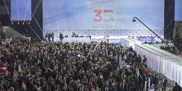 CHP kurultayının ikinci gününde PM ve YDK üyeleri belirlenecek
