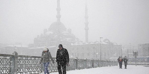 İstanbul'da kar beklentisi nedeniyle 4 bin 450 kişi görevlendirildi