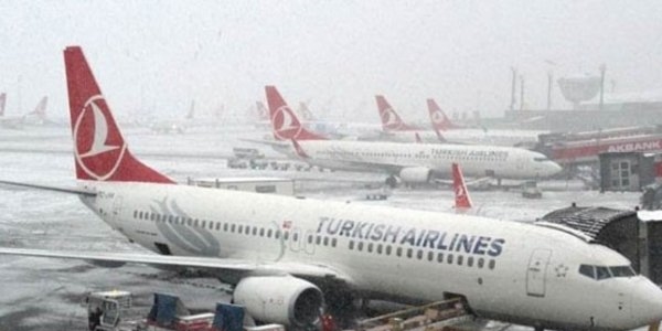 Kar yağışı hava trafiğini etkiliyor