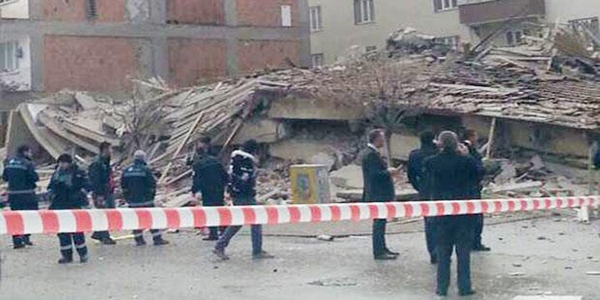 Yozgat'ta dört katlı apartman çöktü