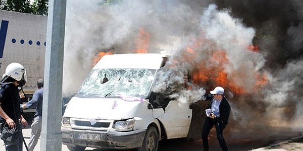 HDP aracını yakan kişiye 10 yıl hapis