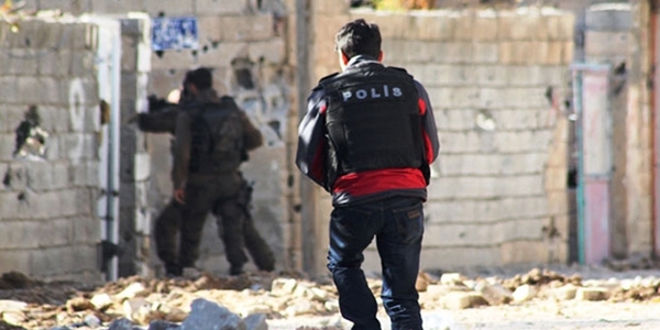 Cizre'de çatışmada 3 terörist etkisiz, 9 terörist yaralı