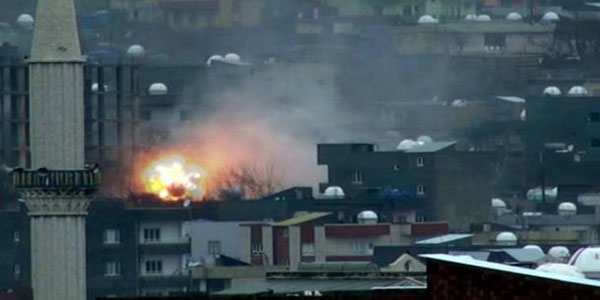 Sur'da patlama: 7 güvenlik görevlisi yaralı