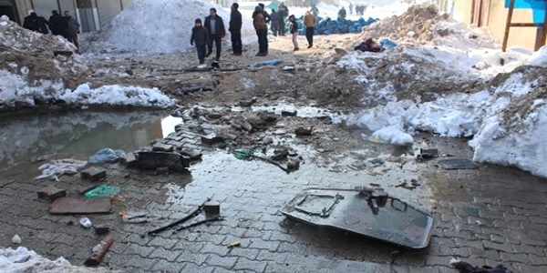 Yüksekova'da patlama: 2 polis yaralandı
