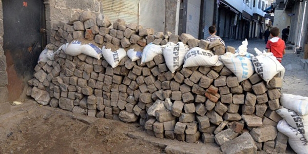 DBP'li Siirt Belediyesi barikatları kaldırdı