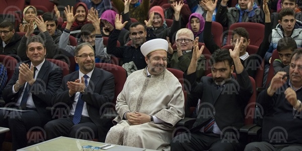 Diyanet, engelli 100 öğrenciyi umreye gönderecek
