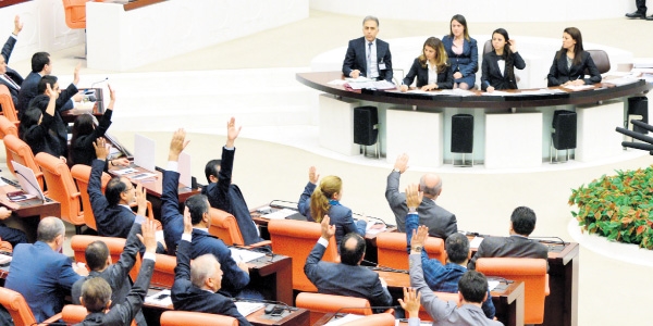 Kıdemli vekil daha fazla maaş istiyor