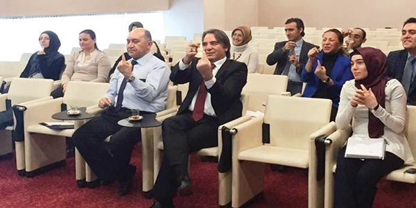 AK Parti'liler, işaret dili öğrenecek