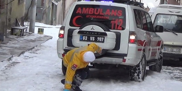 Afyonkarahisar'da sağlık görevlisi ölümden döndü