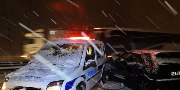 Sapanca'da 9 araç birbirine girdi: 5 yaralı