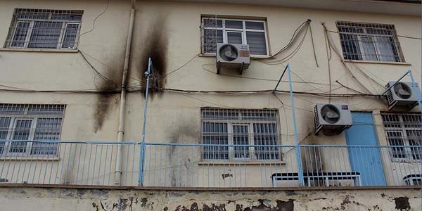 PKK'l terristler okula molotofkokteyli ile saldrd