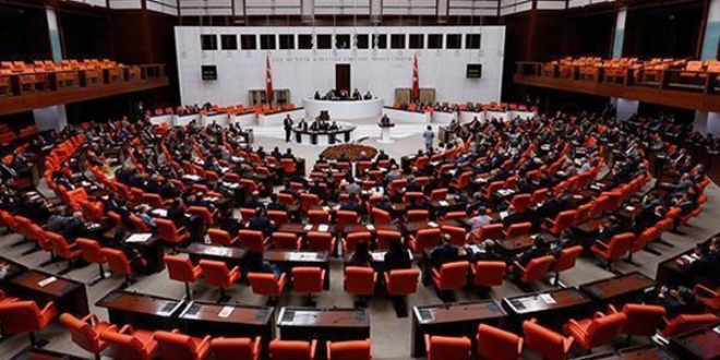 TBMM'de çaycılara bıyık yasaklandı