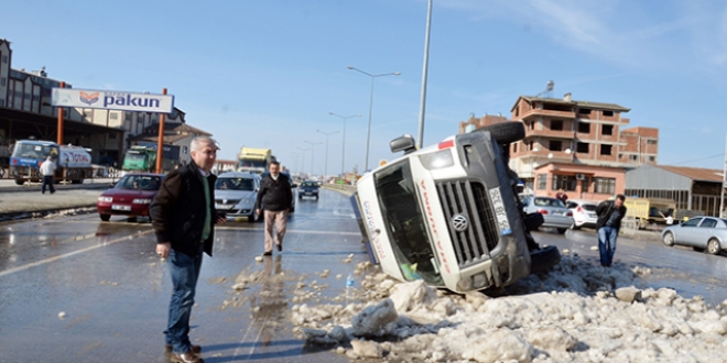 Samsun'da ambulans ile otomobil çarpıştı: 2 yaralı