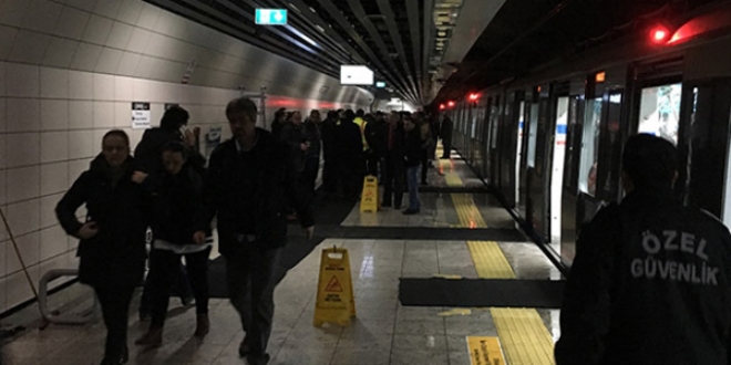 Marmaray durağında atık su borusunda sızıntı