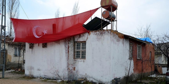 Şehit Aktaş'ın kirada oturan annesine ev alınacak