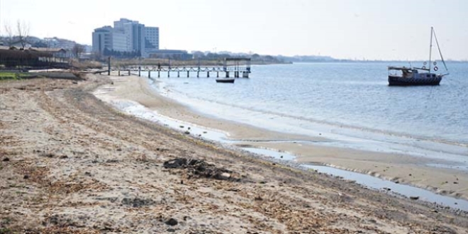 Çanakkale Boğazı'nda deniz suyu 15 metre çekildi