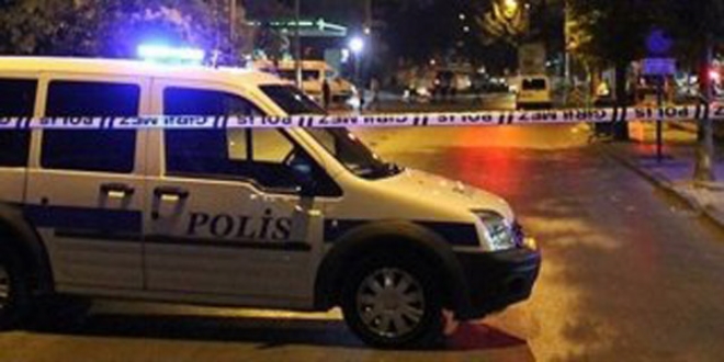 Esenyurt'ta polis aracna silahl saldr: 1 yaral