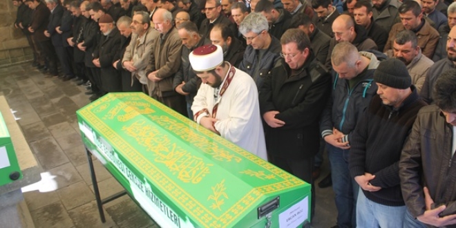 İntihar eden öğretmen bugün toprağa verildi
