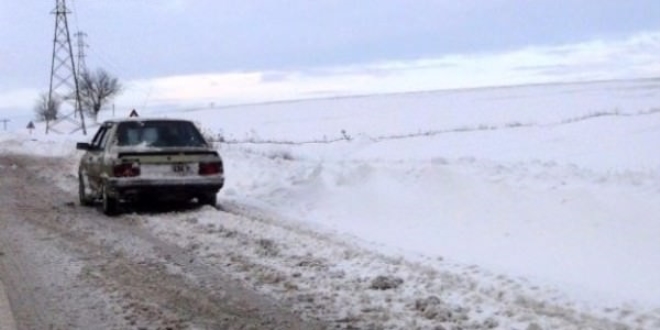 Tekirdağ'da karda mahsur kalan 13 kişi kurtarıldı