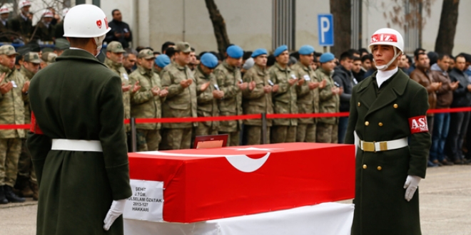 Şehit Teğmen Özatak, son yolculuğuna uğurlandı