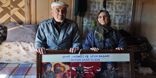 Şehit maaşıyla öğrencilere burs veriyor