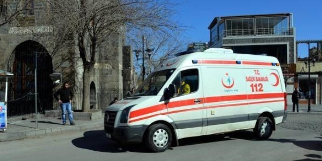 Memurları taşıyan araçta patladı: 2 memur öldü