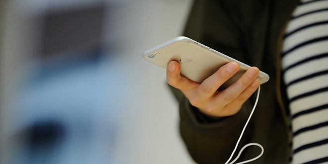 Gençler telefon başında 4 saat geçiriyor