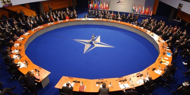NATO'nun sığınmacı krizinde yardım yapmasına karar verdik