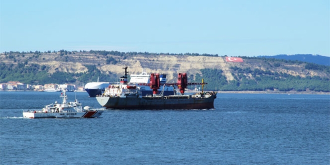 Rus askeri kargo gemisi anakkale Boaz'ndan geti