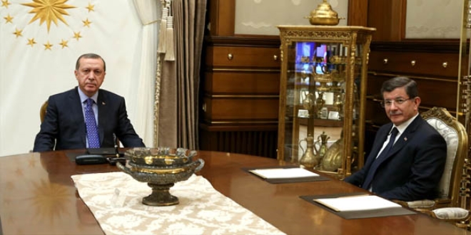 Cumhurbakan Erdoan, Babakan Davutolu'nu kabul etti