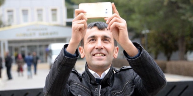 Diyarbakr Adliyesi nnde 'selfie' ekti, terrle suland