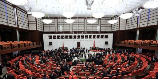 AK Parti'nin Anayasa'da fireyi önleme taktiği: Açık oy
