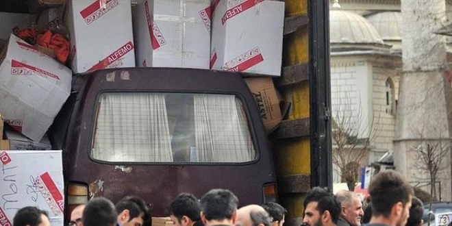 Minibüsünü ambulans olsun diye Türkmenlere yolladı