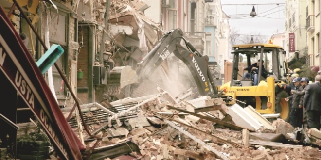 Beyoğlu'nda faciaya kıl payı