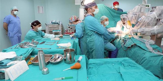 Kalbindeki delik robotik kalp ameliyatı ile kapatıldı