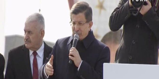 Davutoğlu: Bayrağı dik, ezanı gür tutarız