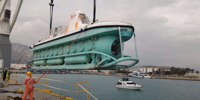 Trkiye'nin ilk turistik denizalts denize indirildi