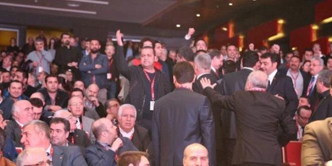 DİSK Genel Kurulundaki sloganlarla ilgili soruşturma