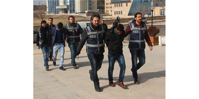 Polisin dikkati öğretmenin 250 bin lirasını kurtardı