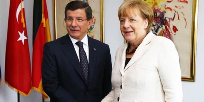 Davutolu, Merkel ile telefonda grt