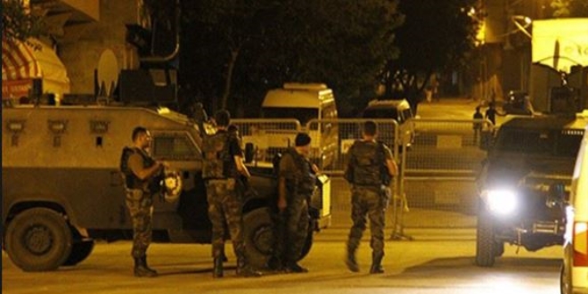 Van'da zrhl polis aracna roketatarl saldr: 1 polis yaral
