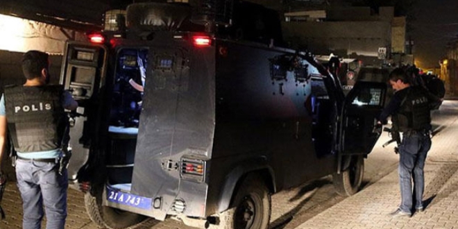 Diyarbakır'da polise el yapımı patlayıcı ile saldırı
