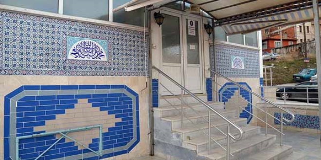 Ayakkabıları çalınan imam dedektif gibi iz sürdü