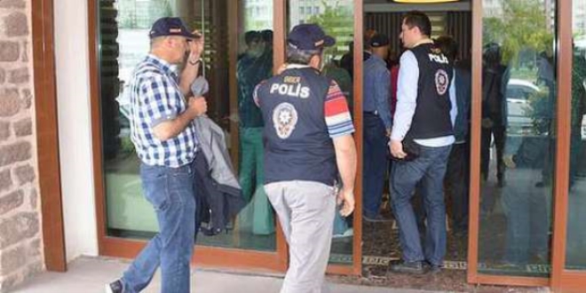 Gözaltı kararı verilen iki avukatın bürosunda arama yapıldı