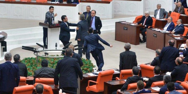 Meclis'te milletvekilleri arasında gerginlik