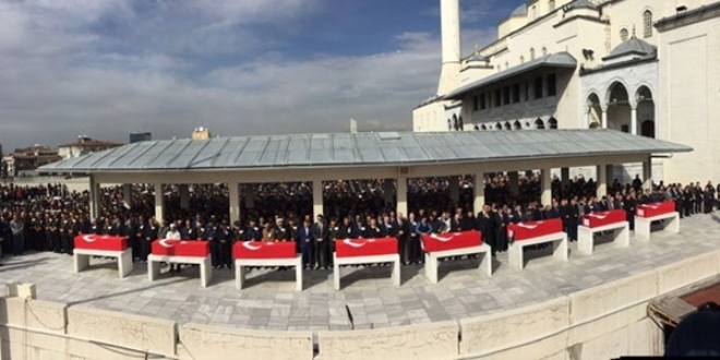 Sekiz şehide Kocatepe'den veda