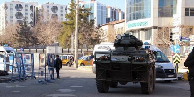 Sur'da sıkışan teröristler teslim oluyor